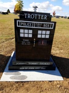 Police box-style tombstone i